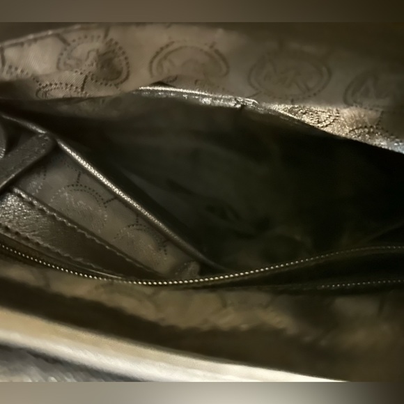 Michael Kors Black cross body purse - Picture 4 of 4